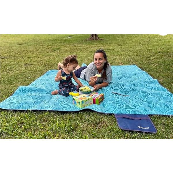 ZOMAKE Foldable Outdoor Picnic Blanket with Water-Resistant Backing in teal