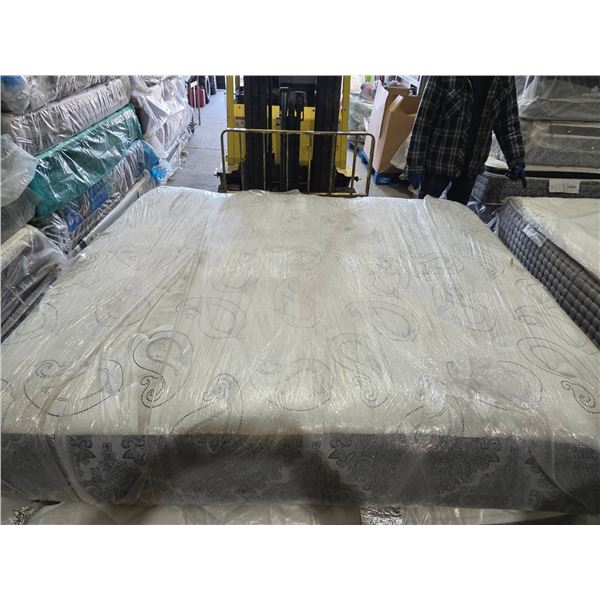 King-Sized Luxury Mattress with Memory foam top