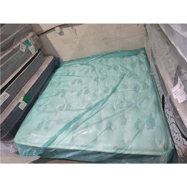 King-Size Luxury Mattress With Memory Foam Top Layer