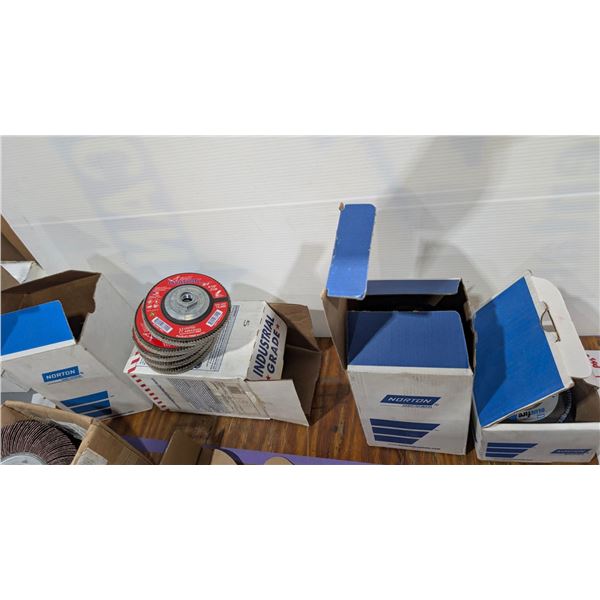 LOT: 24 FLAP DISCS ASST.