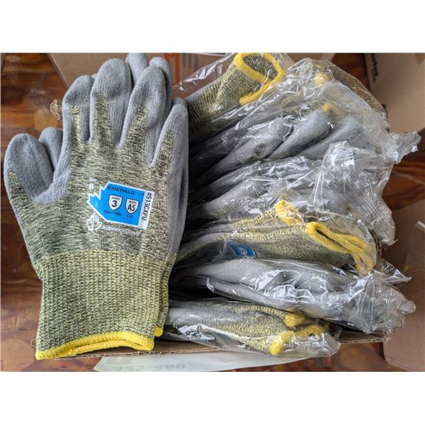 LOT:9 SUPERIOR GLOVES EMERALD #S13CXPU GR:8