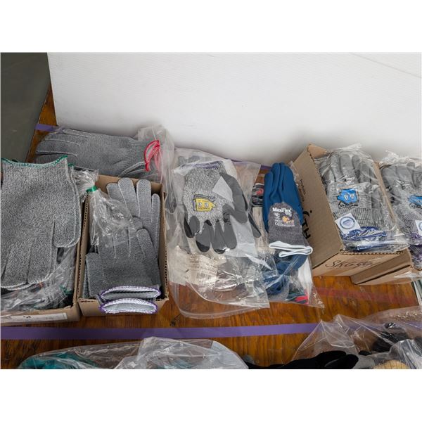 LOT: 50+ ASSORTED WORK GLOVES GR:S