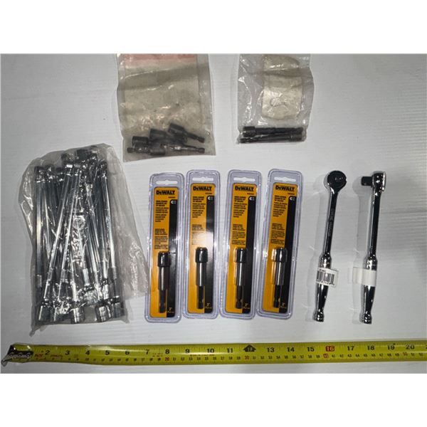 LOT: 17 ASSORTED SOCKET WRENCHES / ACCESSORIES