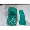 Image 1 : LOT OF 12 GREEN NITRILE GLOVES -gr: 6-1/2