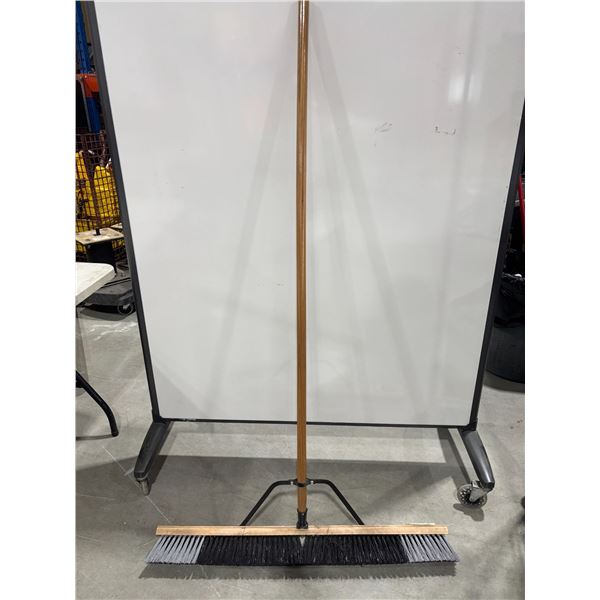 AGF MEDIUM SWEEP PUSH BROOM 36"
