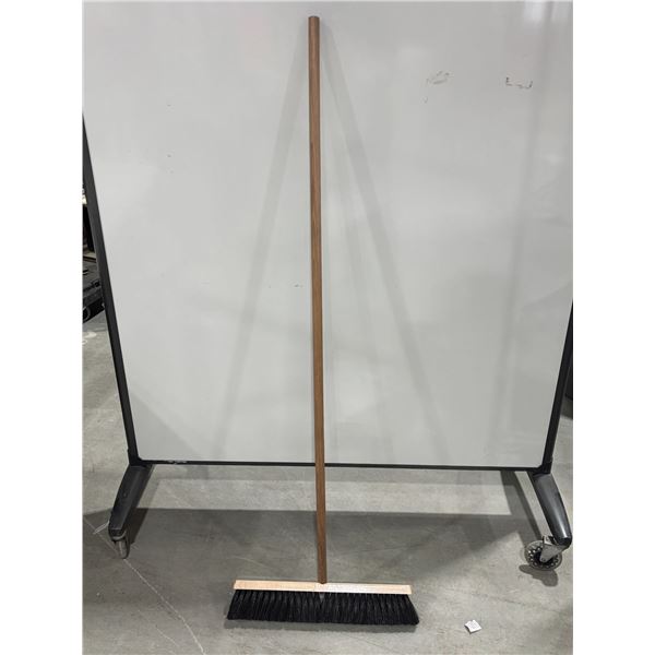 FELTON #M18 PUSH BROOM 18"