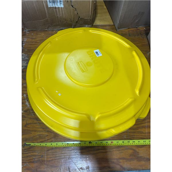 LOT OF 2 BRUTE TRASH CAN LIDS 27"