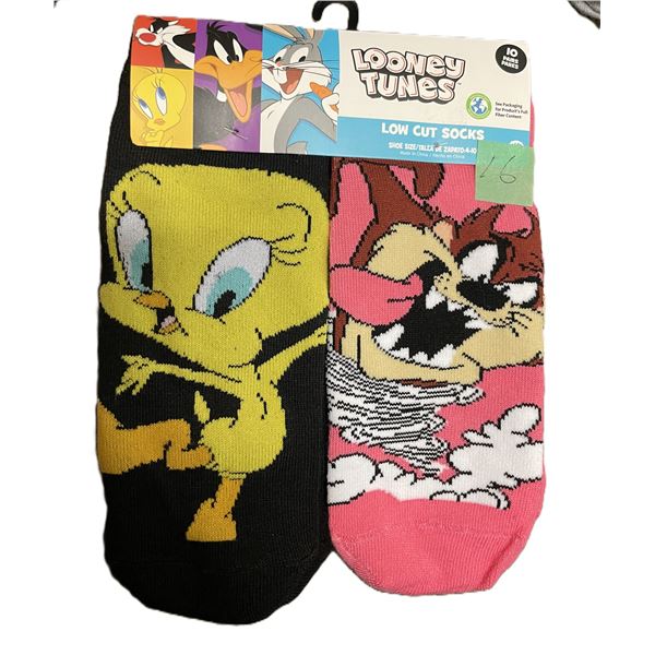 Looney Tunes low-cut socks are a 10-pack set featuring characters like Tweety Bird and Taz