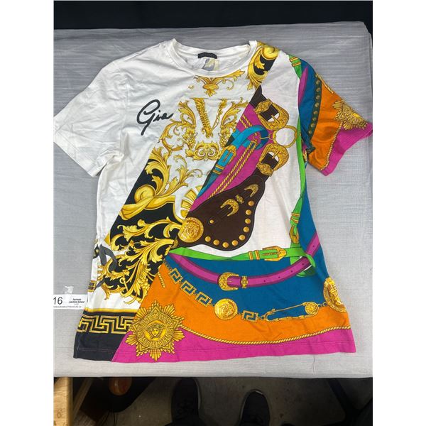 Like New Guine Versace T-Shirt Size Medium