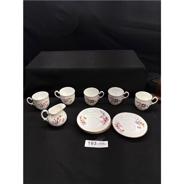 Nice Royal Worechester Teacups Saucers and Creamer no chips no cracks