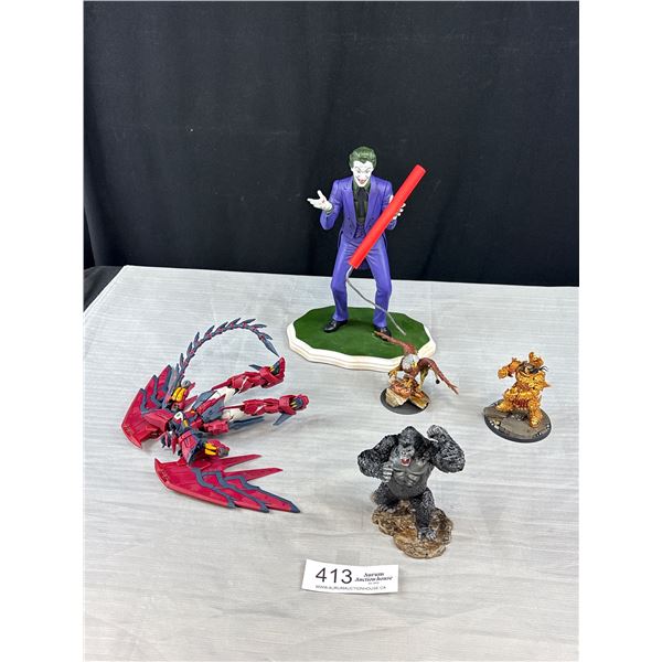 10" Tall DC Comics Joker Statue With Other Figurines