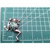 Image 10 : Whimsical Climbing Tree Frog Brooch - Artisan .925
