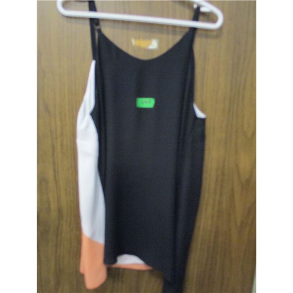 LIKE NEW:  LADIES THREE COLOR TANK TOP (SIZE 2XL)