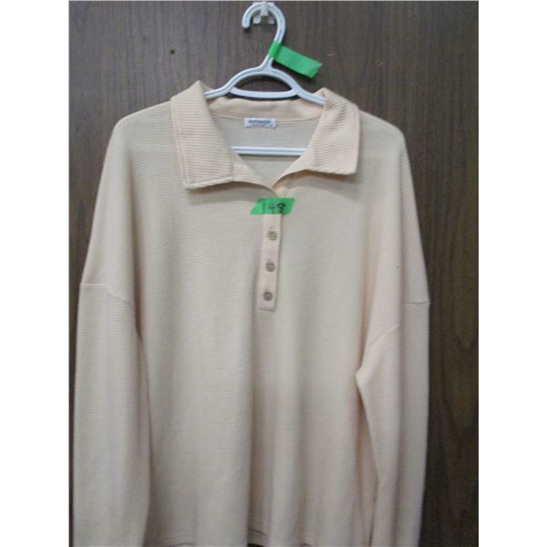 LIKE NEW:  LADIES SWEATER TOP (SIZE 2XL)