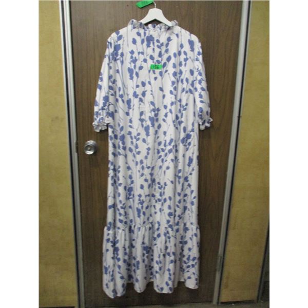 LIKE NEW:  LADIES LONG DRESS WHITE WITH BLUE PATTERN (SIZE XXL)