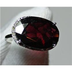 Garnet & Diamond Ring - 13ct Garnet w/ .12ctw Diam.