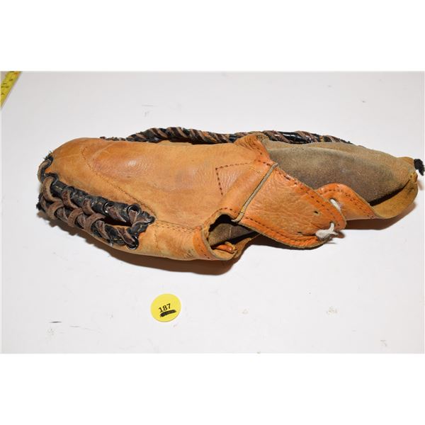 Antique Trapper D&R Baseball Glove