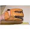 Image 3 : Antique Trapper D&R Baseball Glove