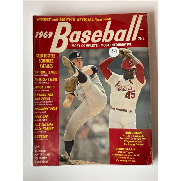 1969 Street & Smith’s Baseball Yearbook magazine