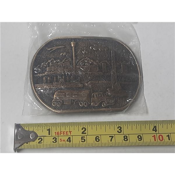 Vintage Gulf Oil Canada promotional belt buckle, depicting a detailed industrial oil refinery scene 