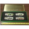 Image 2 : John Deere Tin Set Featuring Four Commemorative Folding Pocket Knives.