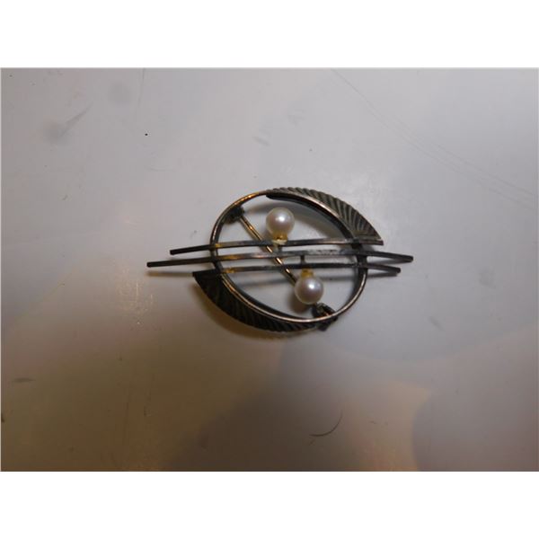 STERLING BROACH WITH PEARLS