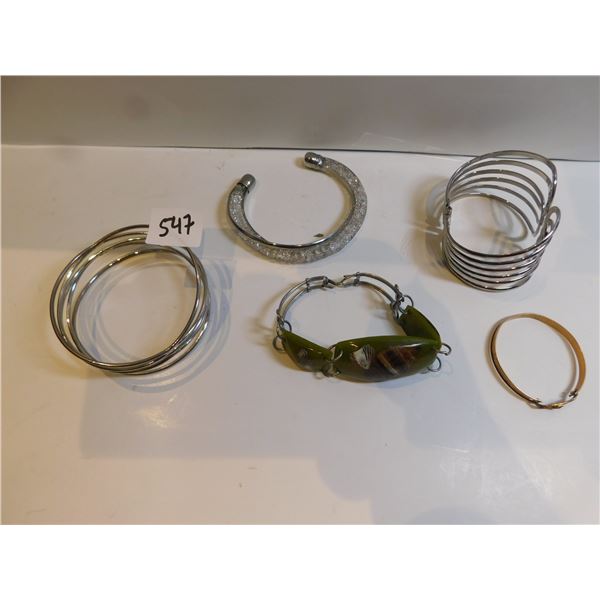 COSTUME JEWWELLRY BRACELET LOT