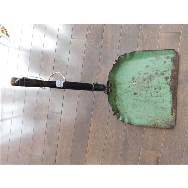ANTIQUE DUSTPAN WITH WOODEN HANDLE