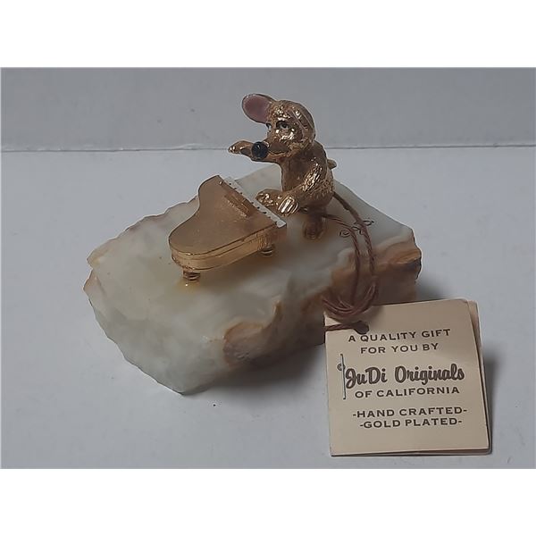 Vintage Judi Originals of California Figurine a Gold- Plated Mouse Playing a Piano on a Marble Base.