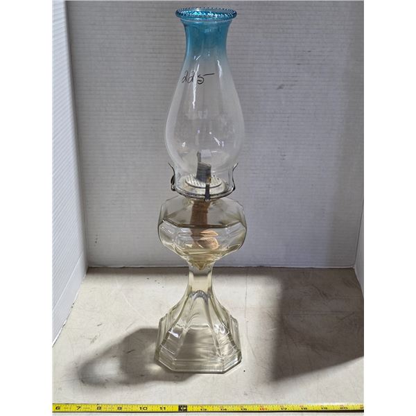Glass oil lamp with chimney