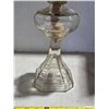Image 2 : Glass oil lamp with chimney