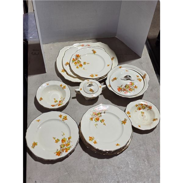 Set of banbury chinaware