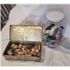 Image 1 : Wooden thread spools in lidded hinged collector tin & glass lidded jar with assorted elastic bands