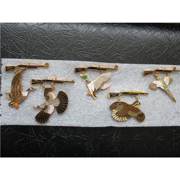 LOT OF 5 LIONS CLUB PINS - SOUTH DAKOTA - VARIOUS CONVENTIONS - GUN & GAME HUNTING