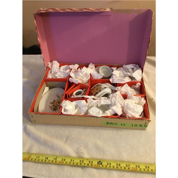 Vintage childs teaset- good condition- made in japan