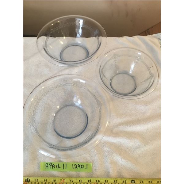 3 vintage fire king mixing bowls- good condition