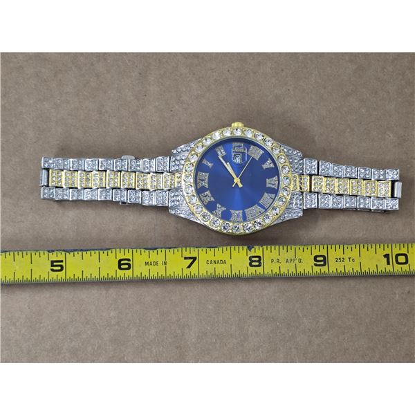 Decorative watch with fake diamonds and gold colored- works