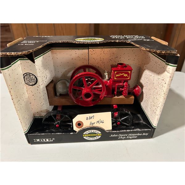 John Deere Waterloo Boy 2 hp engine 1/8 scale model (NIB)