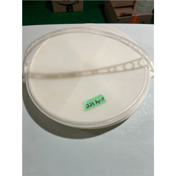 Tupperware divided tray with lid and handle – perfect for craft supplies