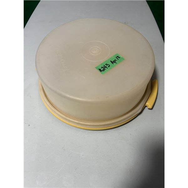 Tupperware cake taker (slight lid damage doesn’t affect seal)