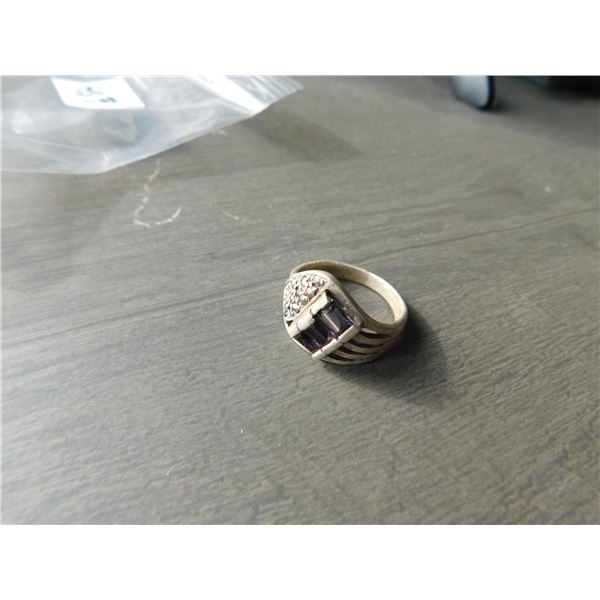 SIZE 8 RING WITH AMETHYST BAGUETTES SILVER 5.65g