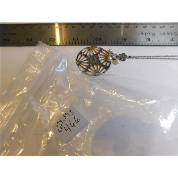 STERLING AND PEARL PENDANT AND CHAIN 9.39g