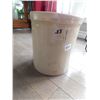 Image 2 : 1 GALLON MEDALTA REDCLIFFE CROCK