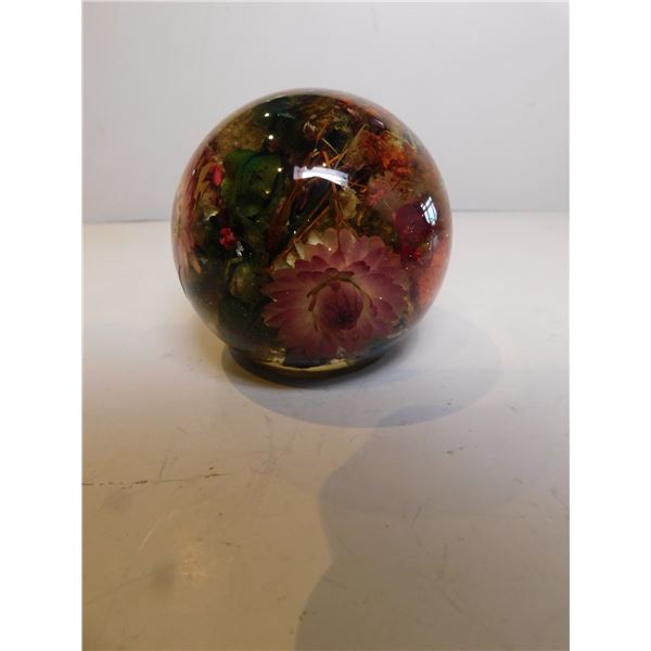 LUCITE 3” PAPERWEIGHT WITH FLOWERS