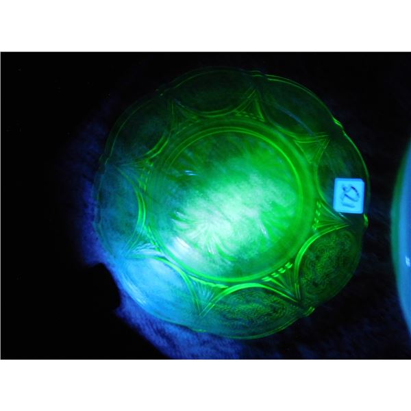 ROYAL LACE 8” SCALOPPED PLATE URANIUM GLASS NO CHIPS