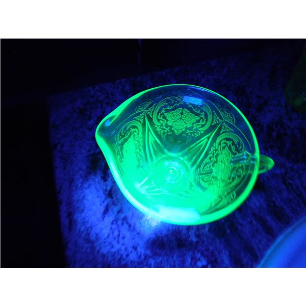 ROYAL LACE URANIUM GLASS CREAMER NO CHIPS