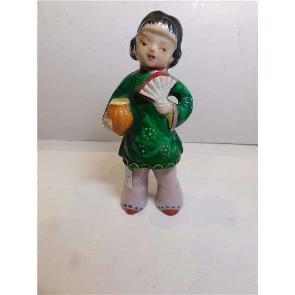 OCCUPIED JAPAN SALT AND PEPPER GIRL WITH FAN, FAN IS REPAIRED