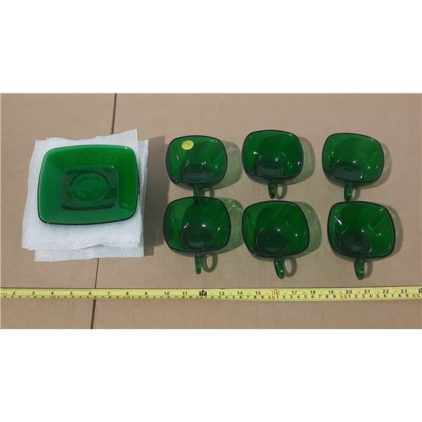 6 Green Cups and 8 Saucers.