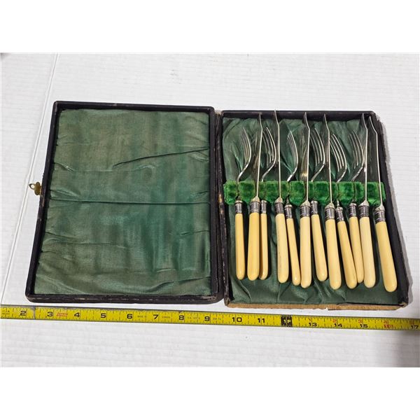 Sterling silver knife/ fork set for fish, english hallmarks- unverified