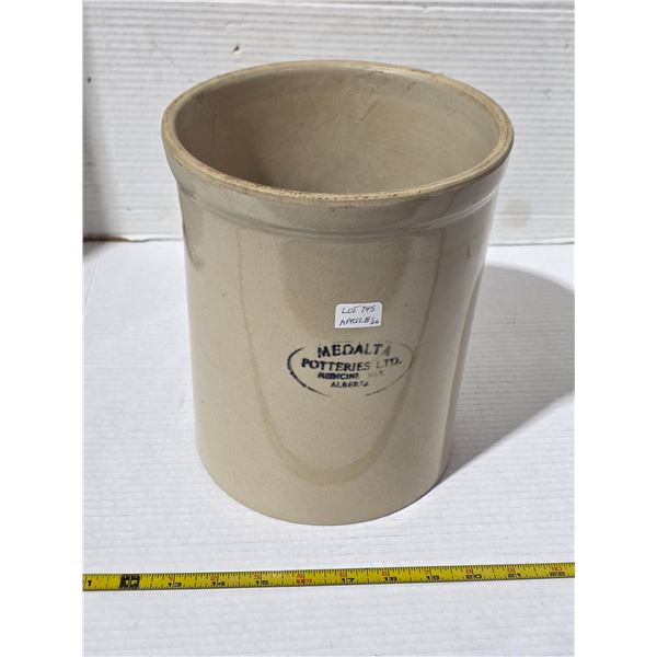 1 gallon medalta crock